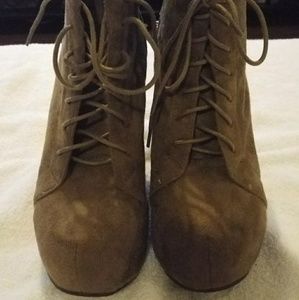 **SOLD**Glaze Spiked Wedge